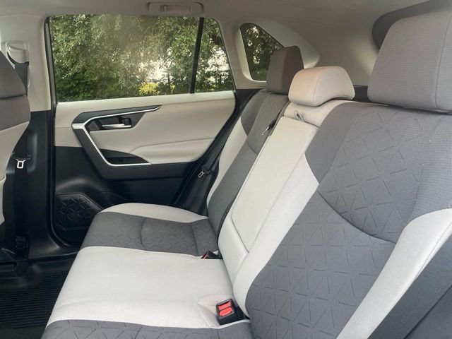 Used 2019 Silver Toyota XLE image 15