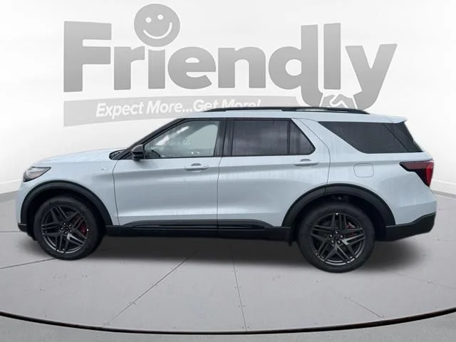 New 2026 Space White Metallic Ford ST-Line image 4