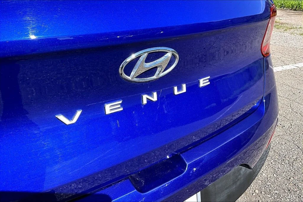 Used 2024 Intense Blue Hyundai SE image 8