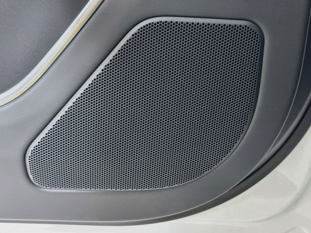 New 2026 Fuji White Land Rover SE image 19