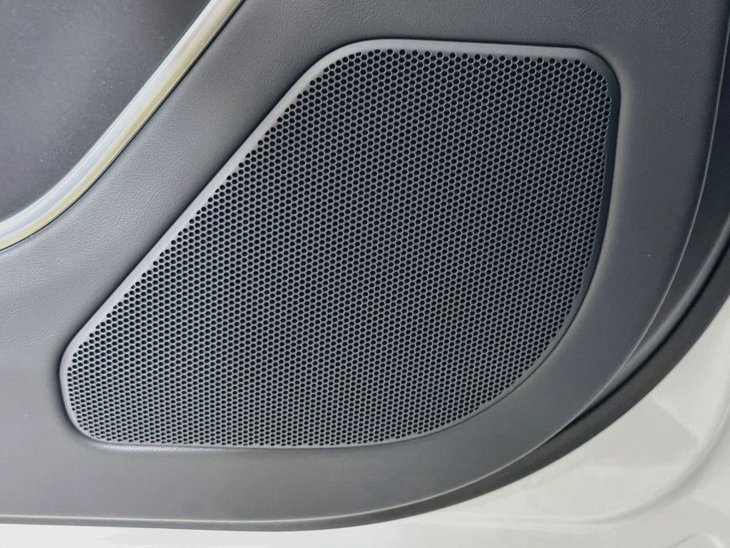 New 2026 Fuji White Land Rover SE image 19