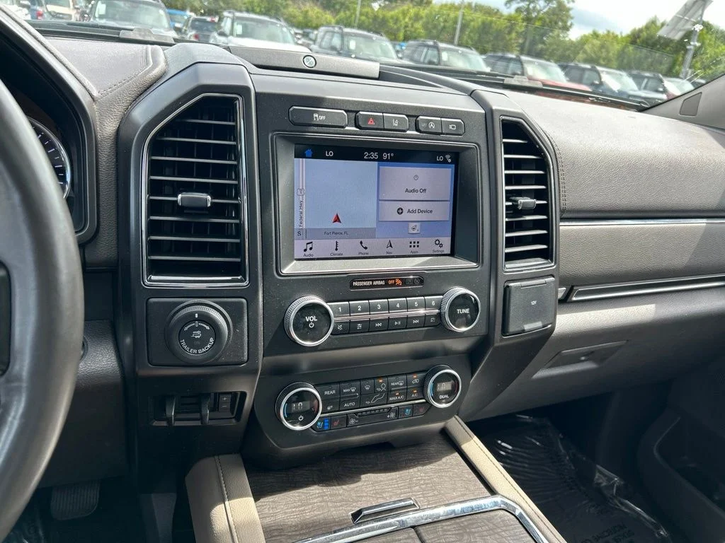 Used 2019 White Platinum Clearcoat Metallic Ford Limited image 30
