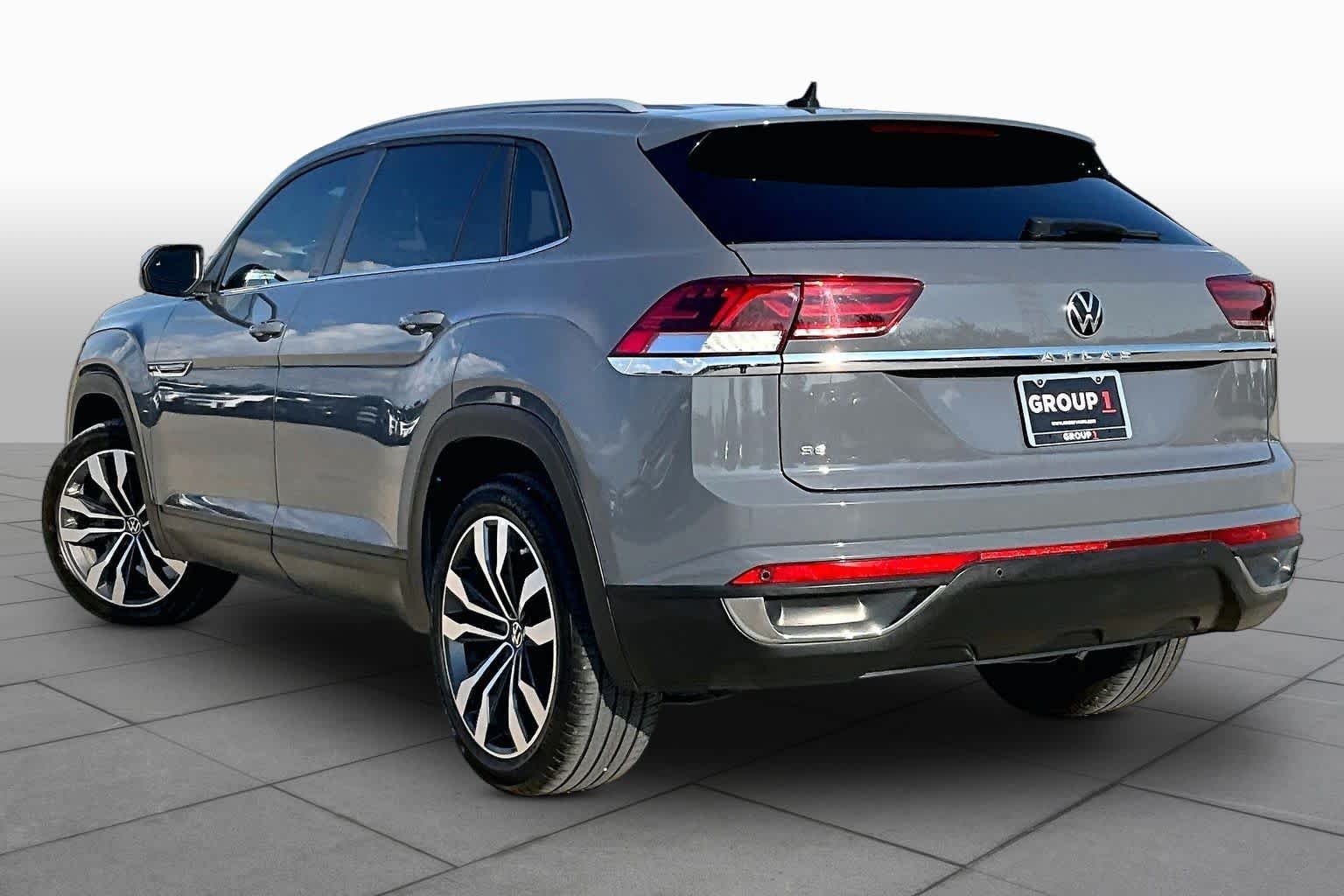 Used 2021 Pure Gray Volkswagen 2.0T SE w/Technology image 12