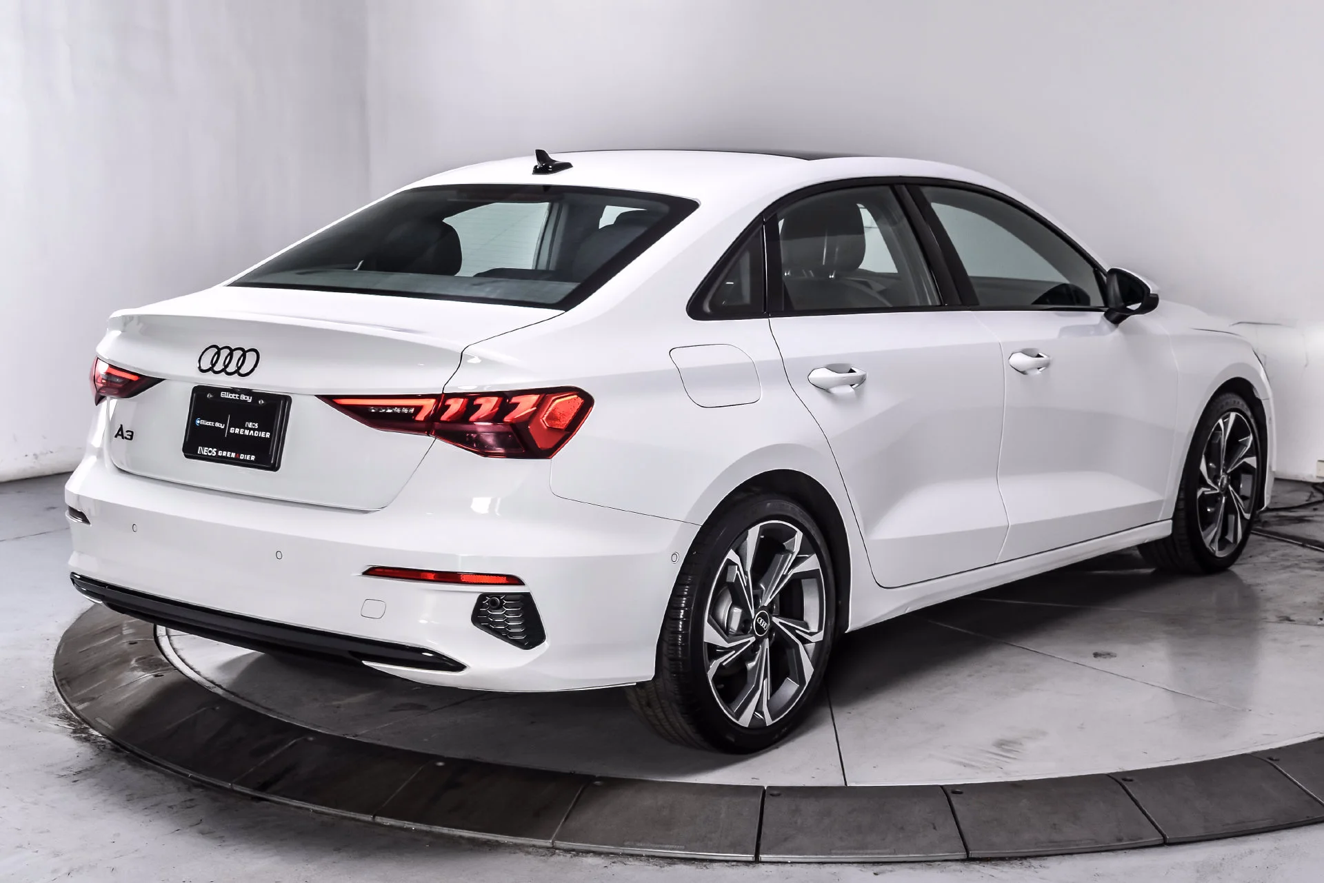 Used 2022 Ibis White Audi  image 6