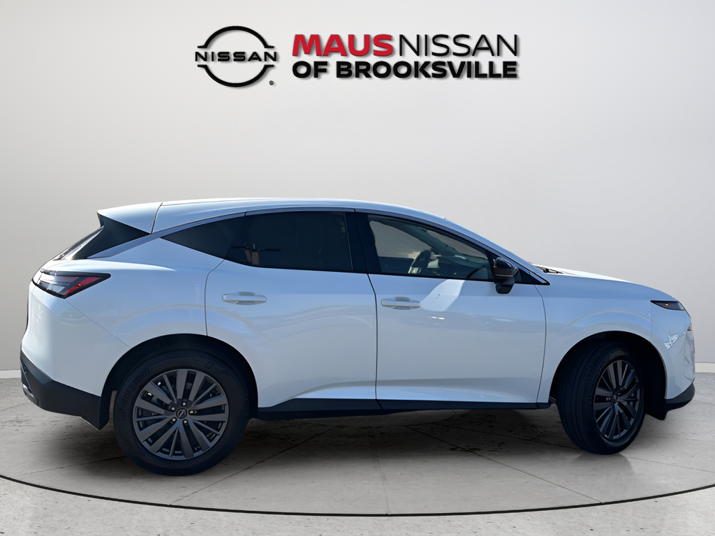 New 2026 White Nissan SL image 9