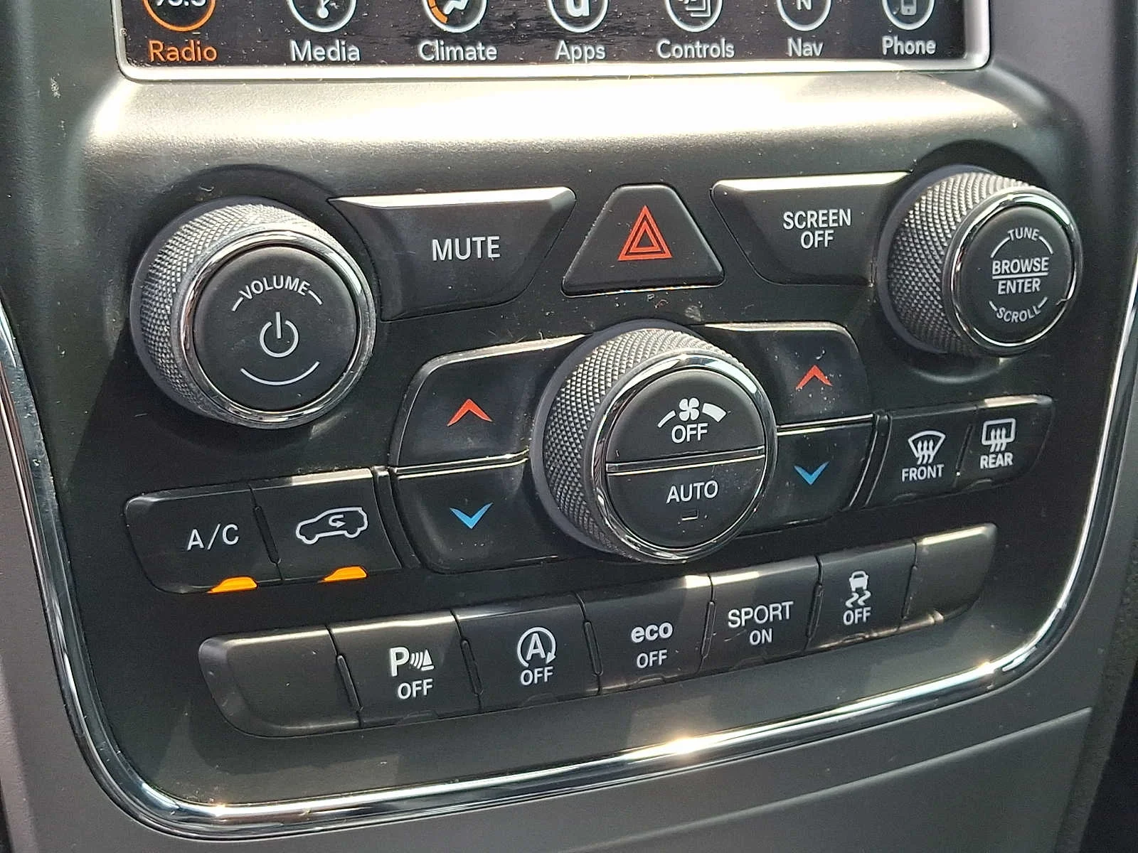Used 2018 Bright White Clearcoat Jeep Altitude image 16