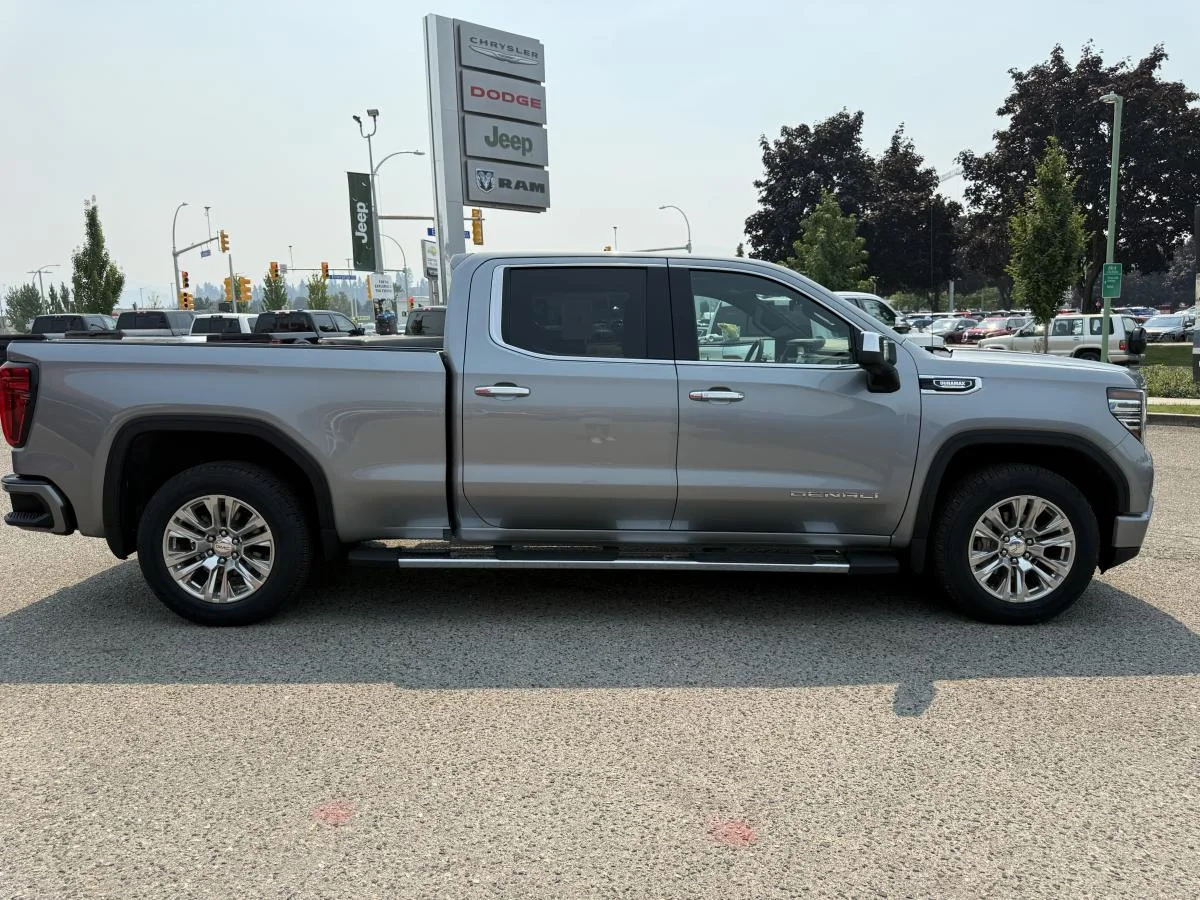 Used 2025 Silver GMC Denali image 8