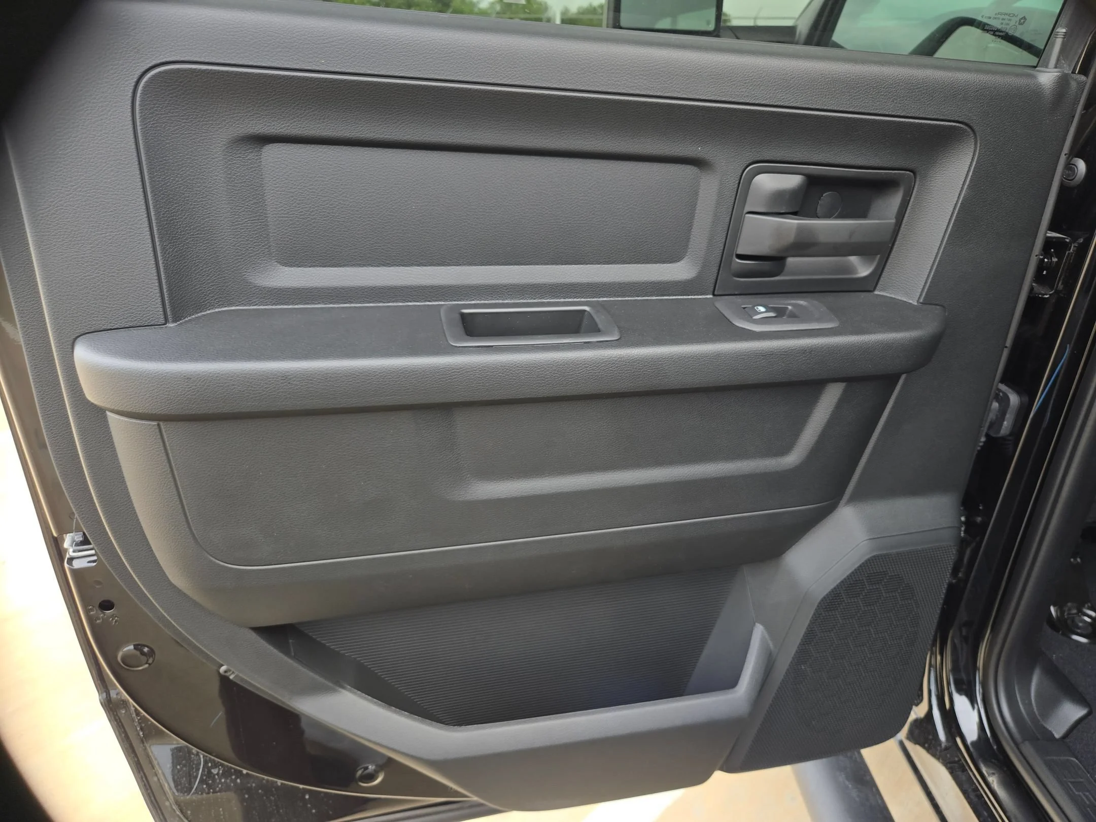 New 2026 Diamond Black Crystal Pearl-Coat Exterior Paint RAM  image 14