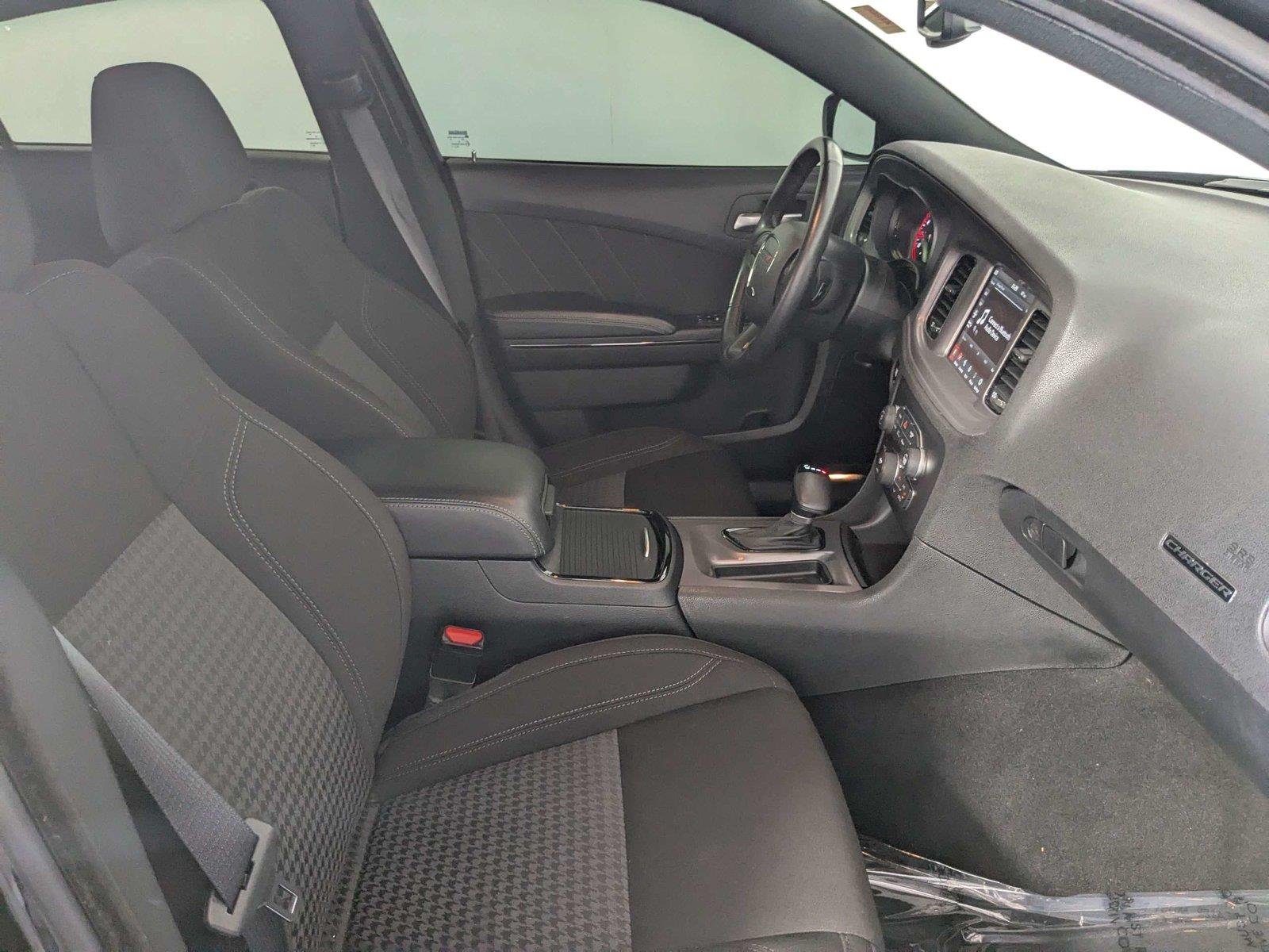 Used 2023 Pitch Black Clearcoat Dodge SXT image 29