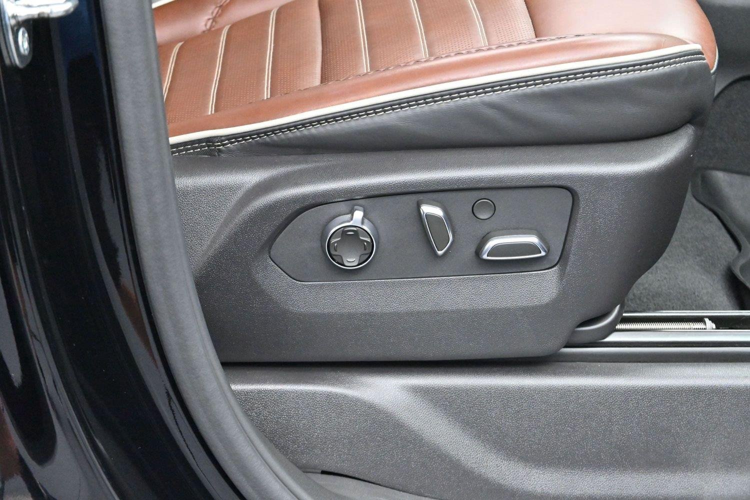 Used 2024 Onyx Black GMC Denali Ultimate image 33