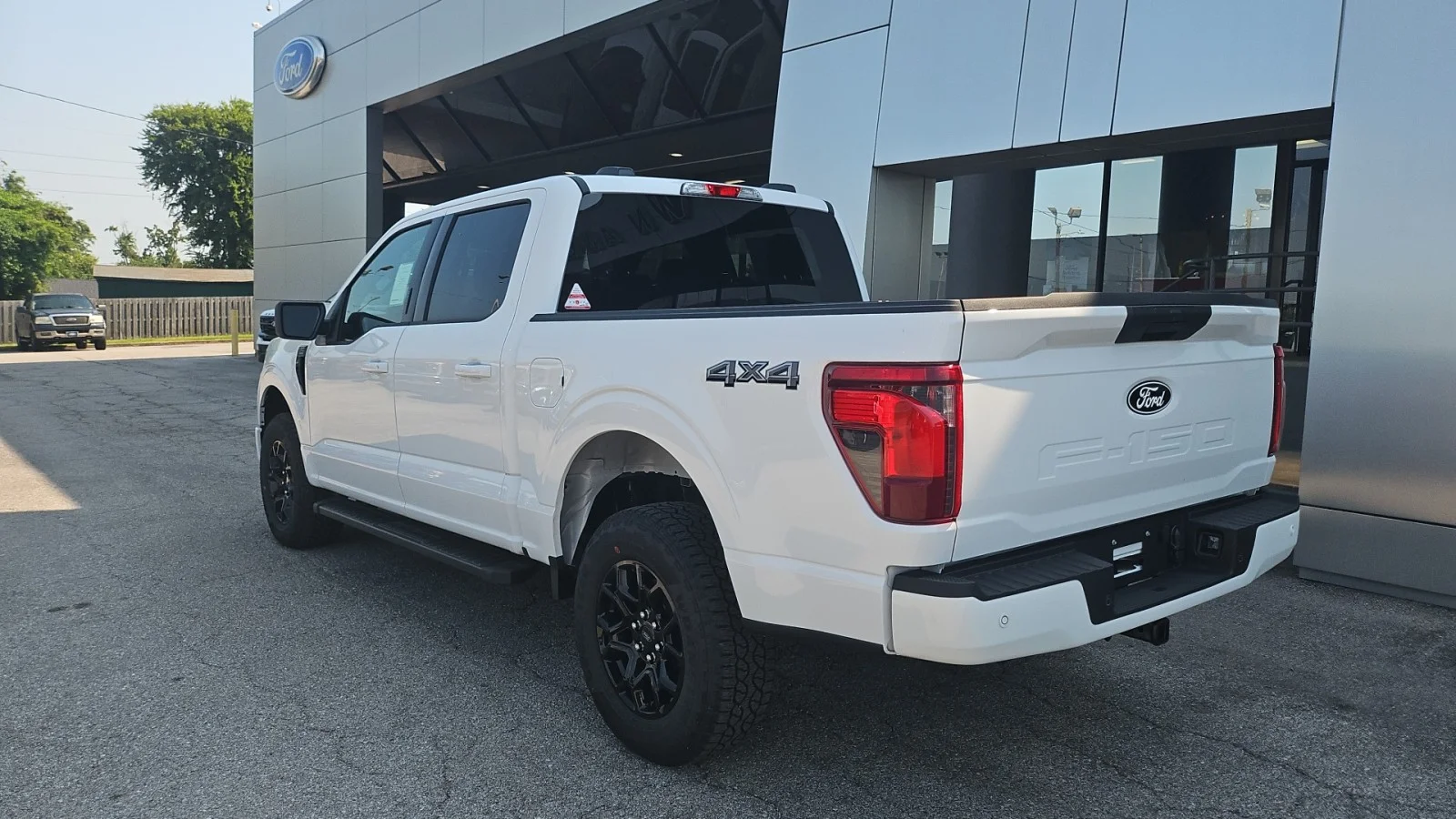 New 2026 Oxford White Ford XLT 4WD image 3
