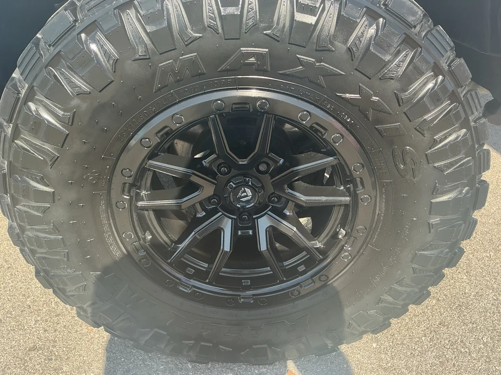 Used 2019 Billet Silver Metallic Clearcoat Jeep Sport S image 8