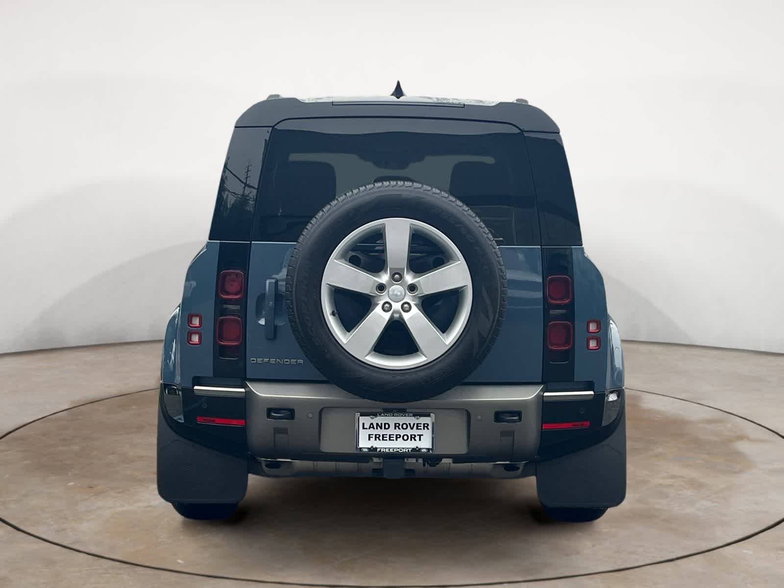 Used 2024 Tasman Blue Metallic Land Rover X-Dynamic SE image 4