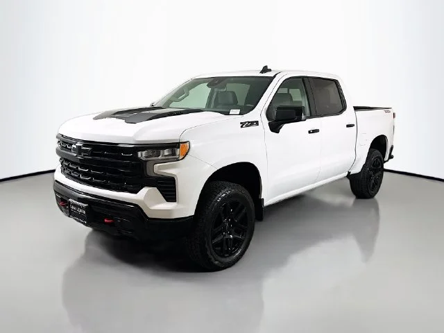 Used 2025 White Chevrolet LT Trail Boss image 3