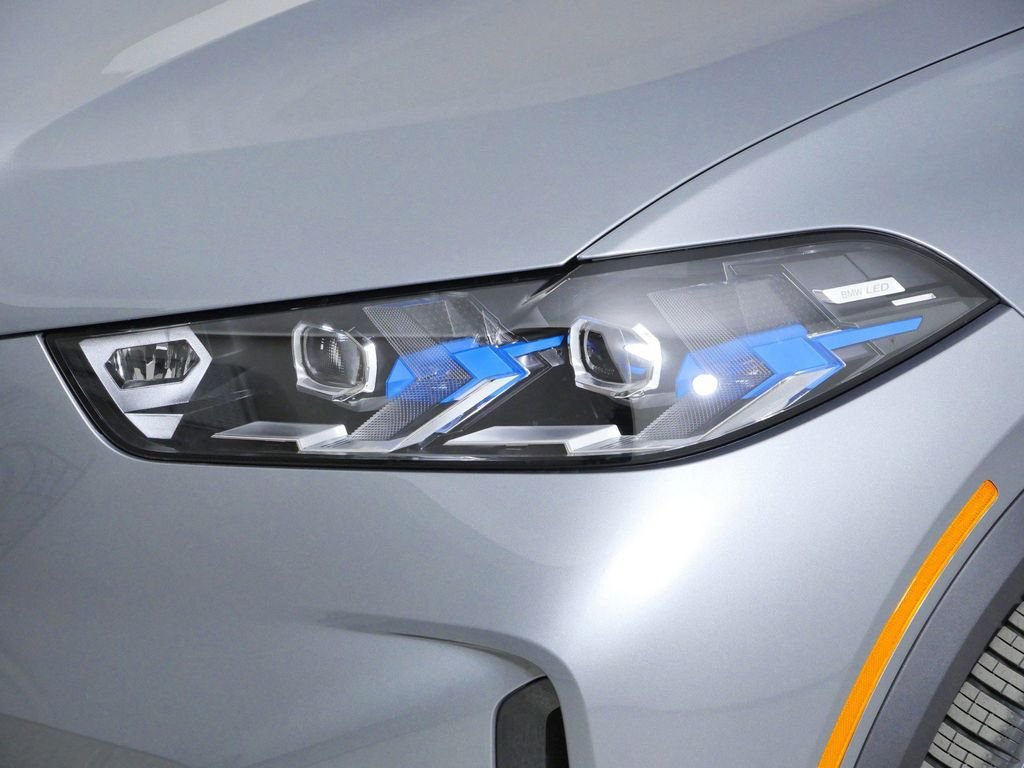 Used 2026 Skyscraper Grey Metallic BMW xDrive40i image 4