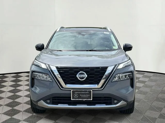 Used 2021 Gray Nissan Platinum image 6