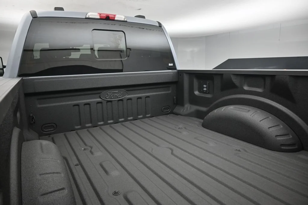 New 2026 Glacier Gray Metallic Tri-Coat Ford Lariat image 24