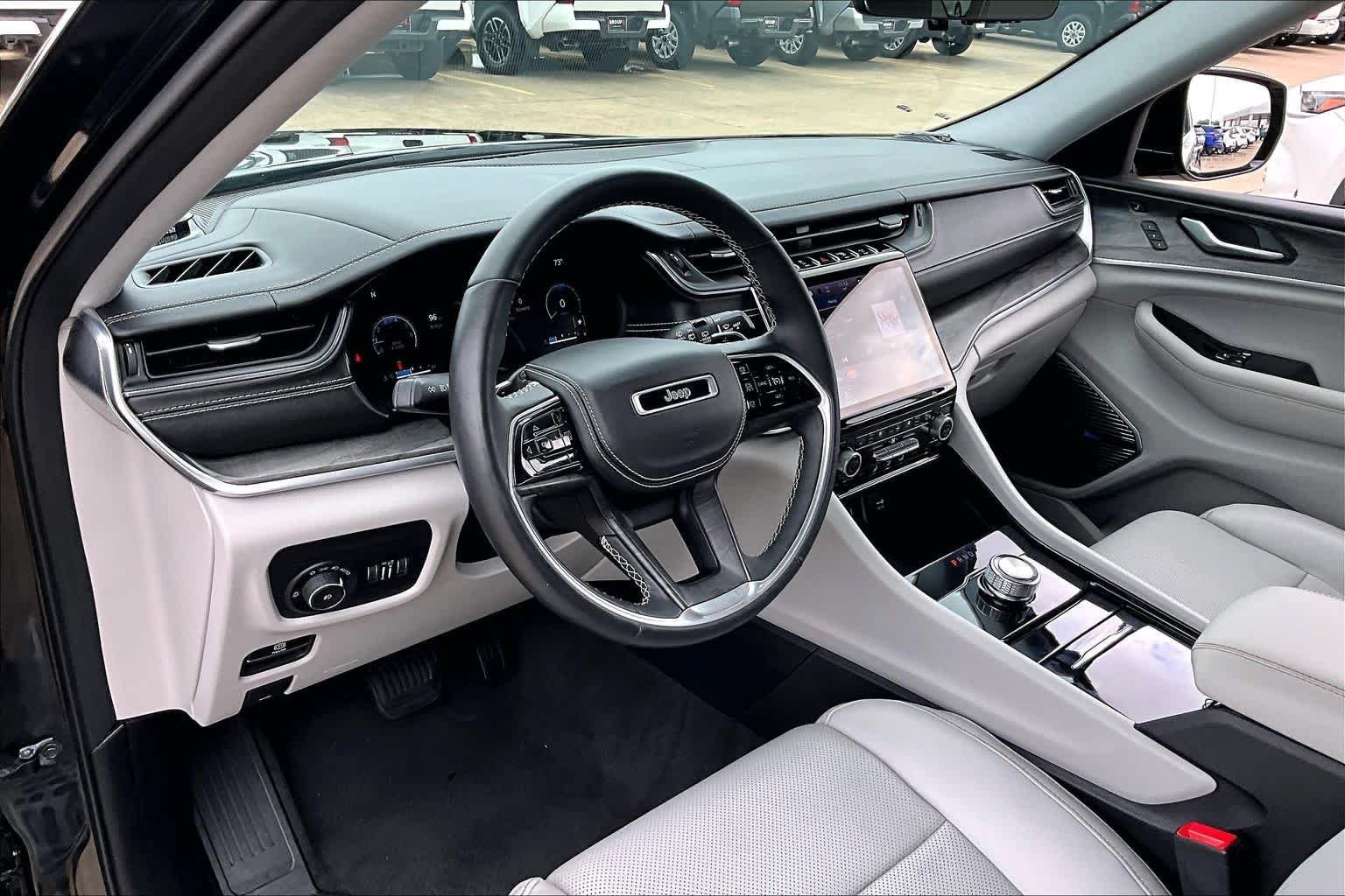 Used 2021 Diamond Black Crystal Pearlcoat Jeep Overland image 34