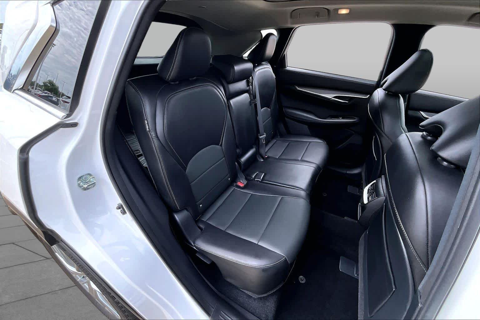 Used 2023 Lunar White INFINITI LUXE image 21