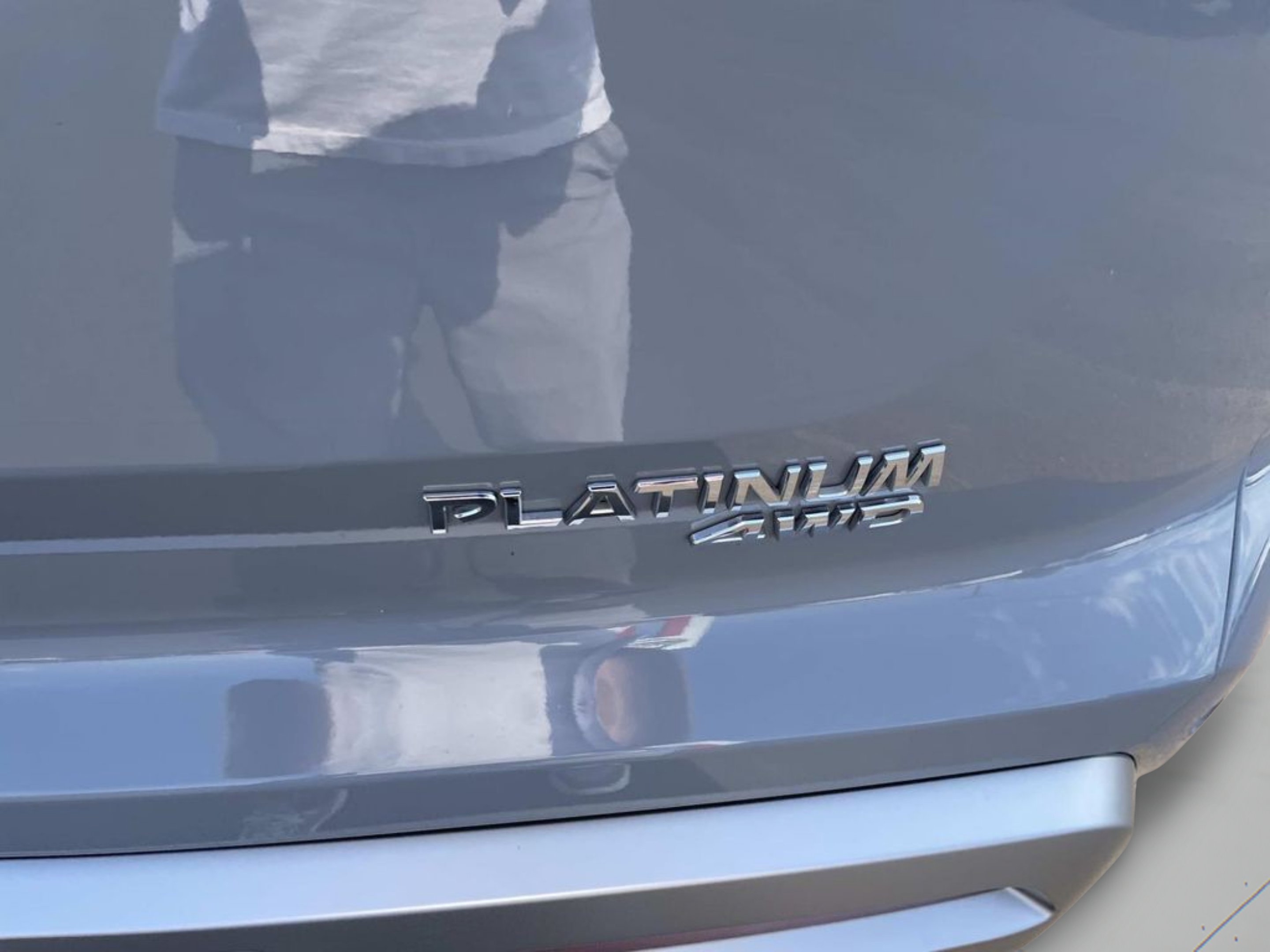 Used 2025 Gray Nissan Platinum image 14