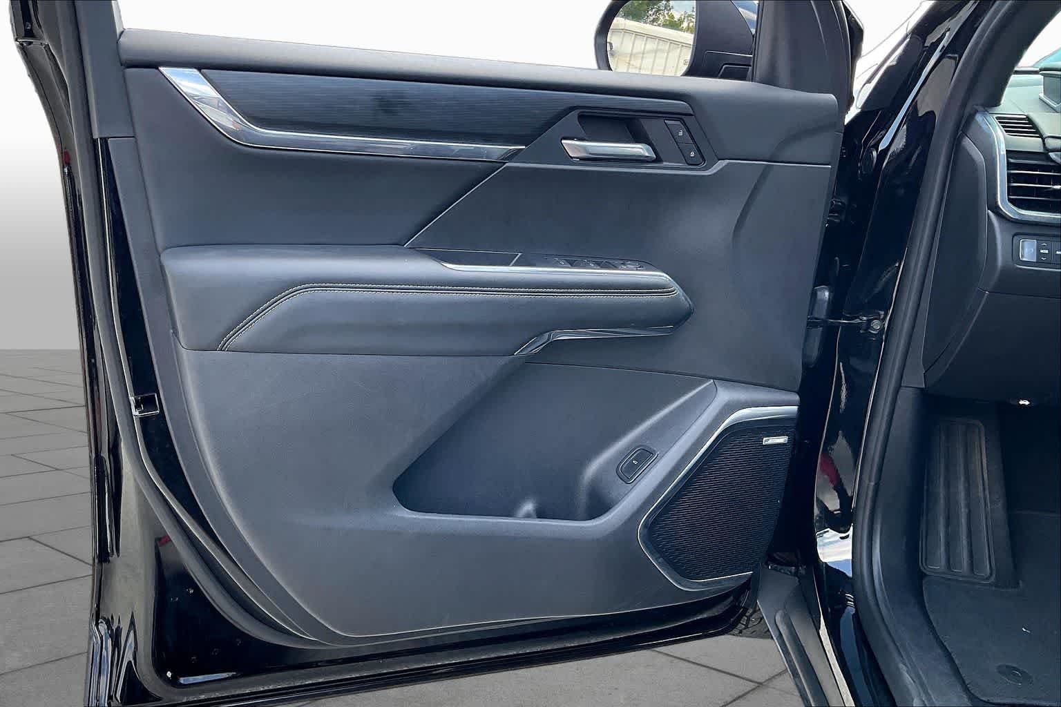 Used 2024 Ebony Twilight Metallic GMC Elevation image 20