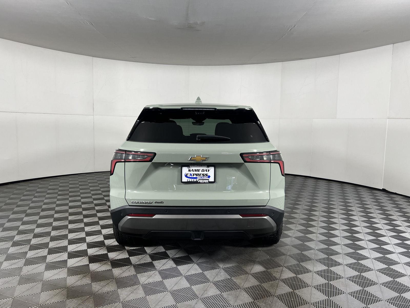 Used 2025 Cacti Green Chevrolet AWD LT image 10