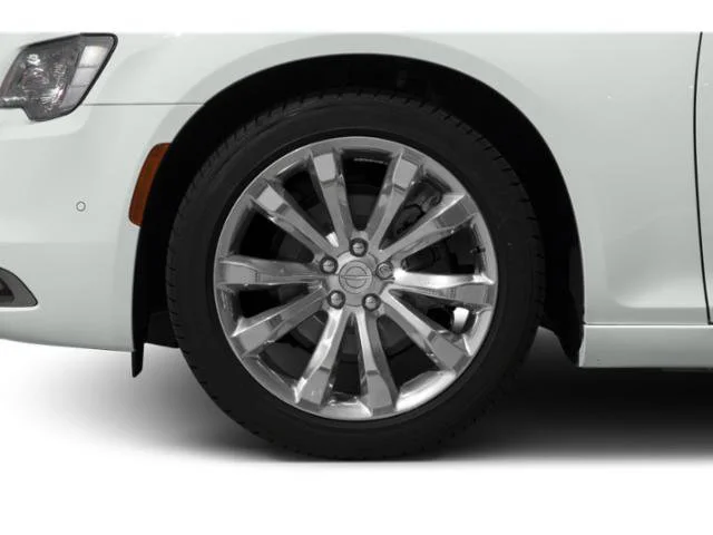 Used 2018 Bright White Clearcoat Chrysler Limited image 11