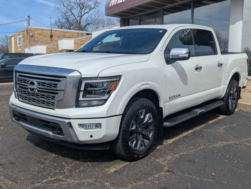 Used 2023 White Nissan Platinum Reserve image 3