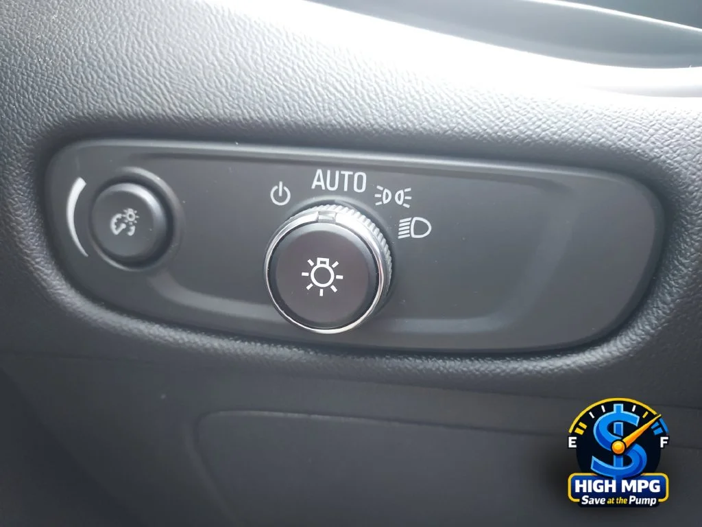 Used 2021 Gray Chevrolet RS image 9