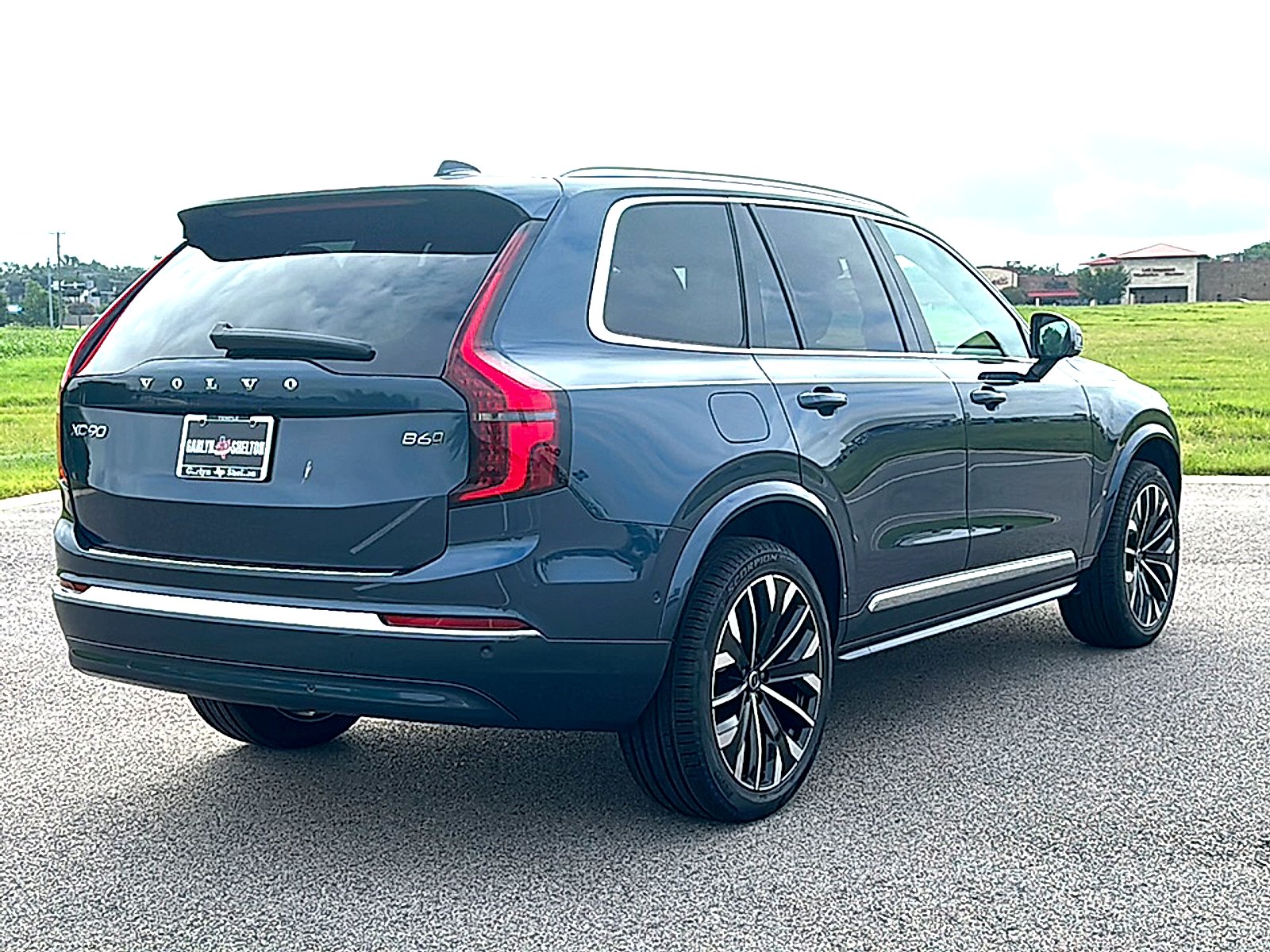 2026 Volvo XC90 Plus - Photo 8