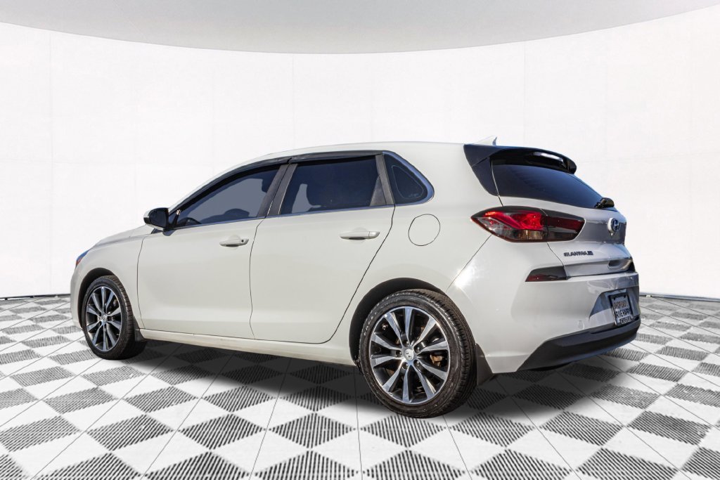 Used 2018 White Hyundai Base image 7