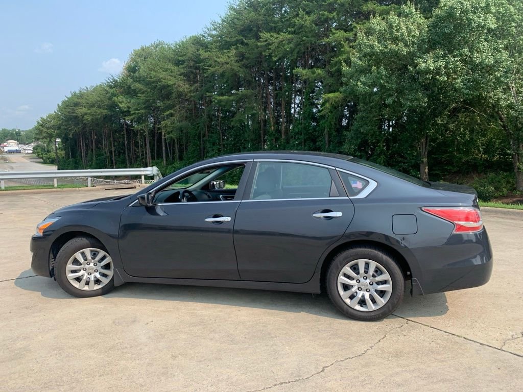 Used 2015 Blue Nissan 2.5 S image 13