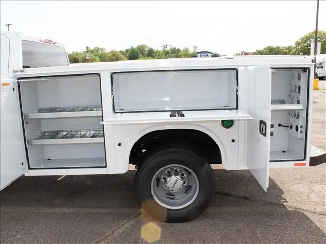 2025 GMC Sierra 3500 Chassis Cab Pro - Photo 19