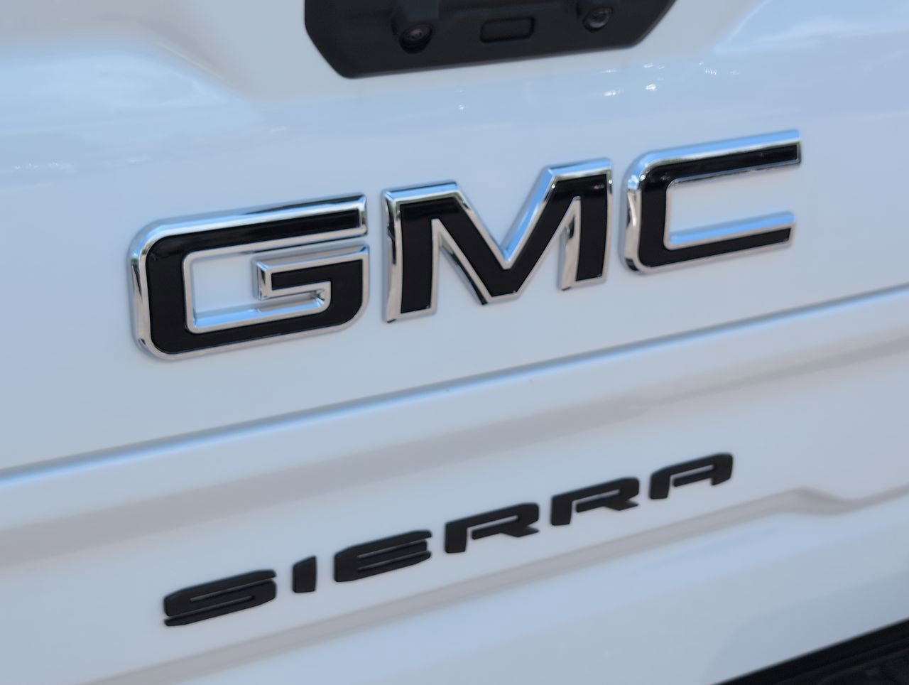 New 2026 Summit White GMC Elevation image 30
