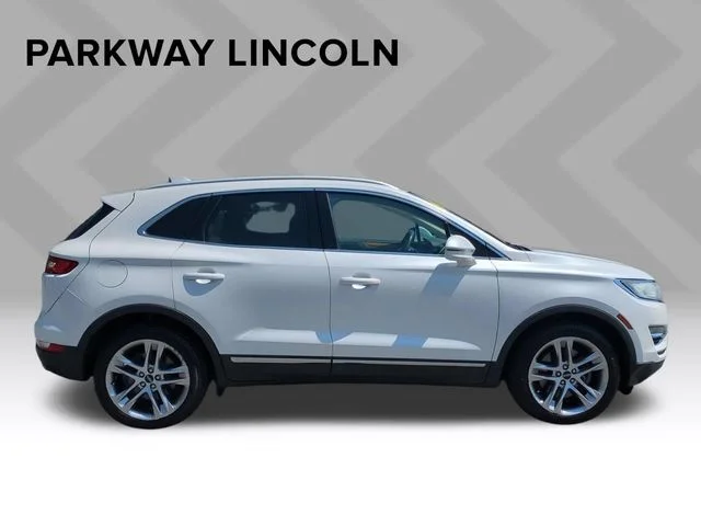 Used 2015 White Lincoln Base image 6