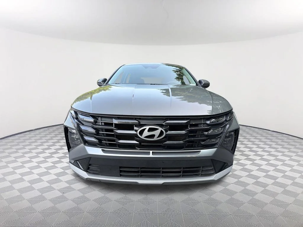 Used 2025 Gray Hyundai SE image 2