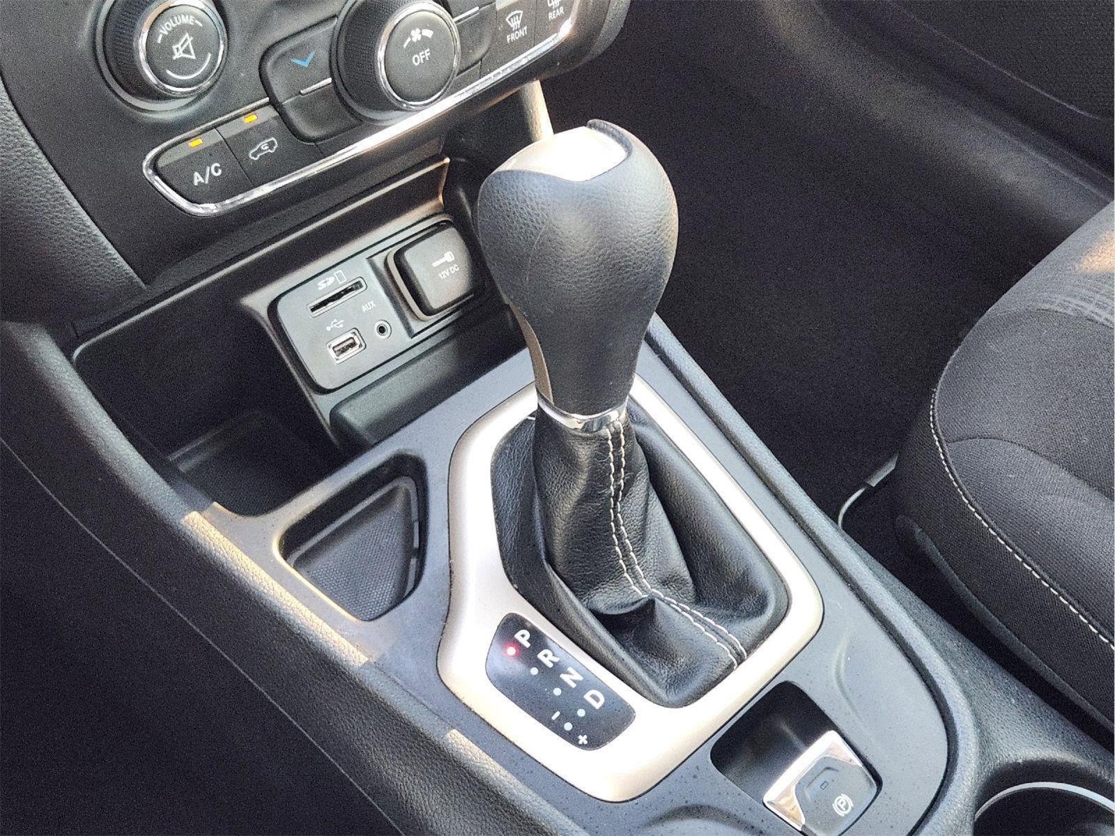 Used 2016 True Blue Pearlcoat Jeep Latitude image 19