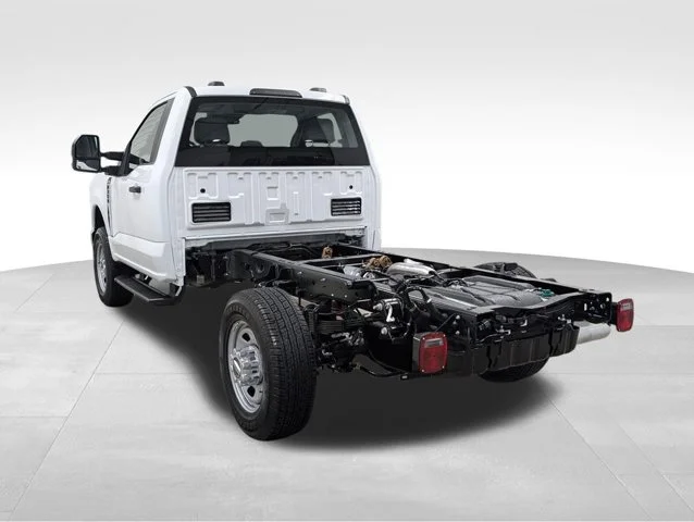 2026 Ford F-350 Super Duty Chassis Cab XL - Photo 19