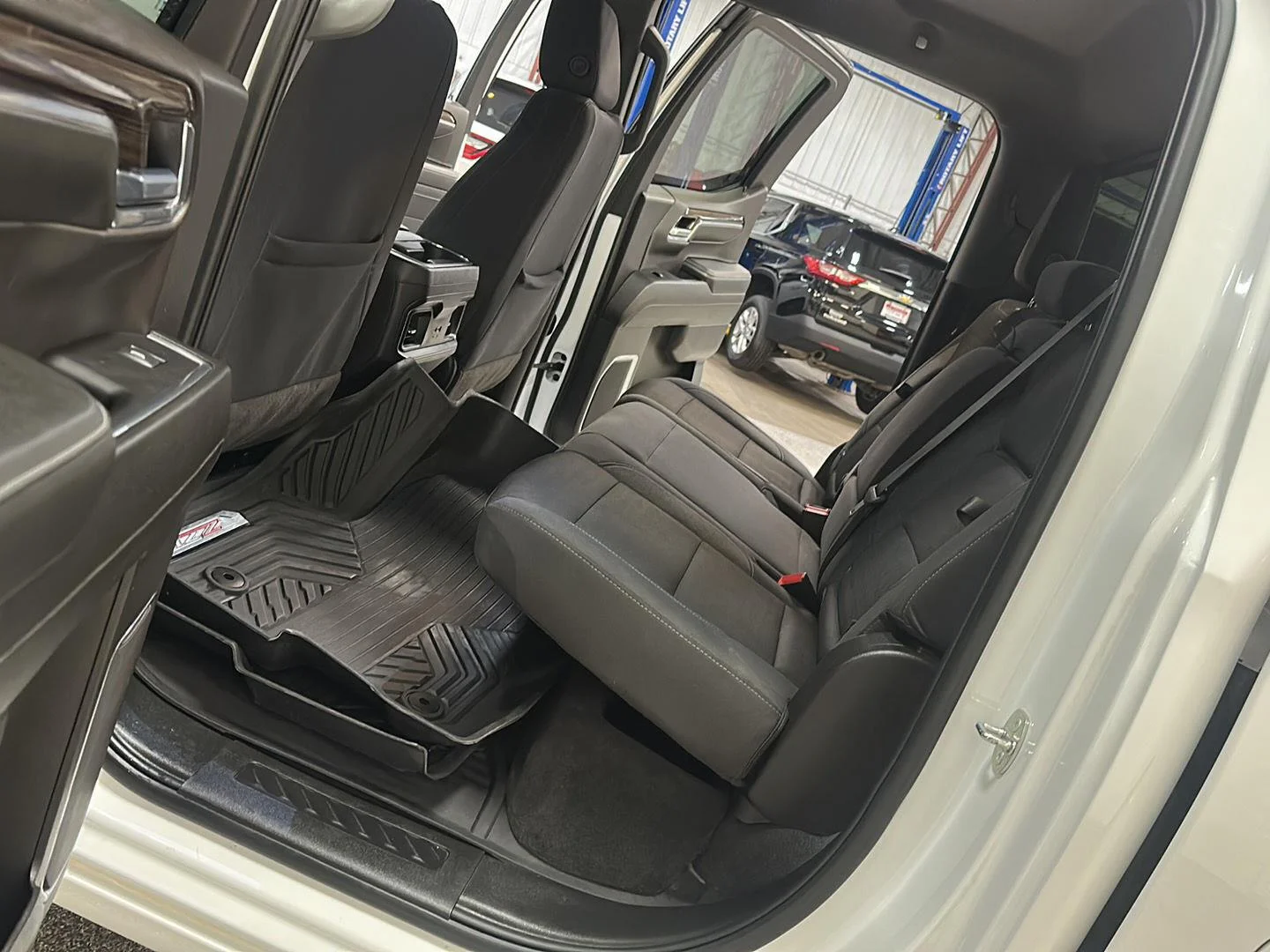 Used 2024 Summit White Chevrolet RST image 30
