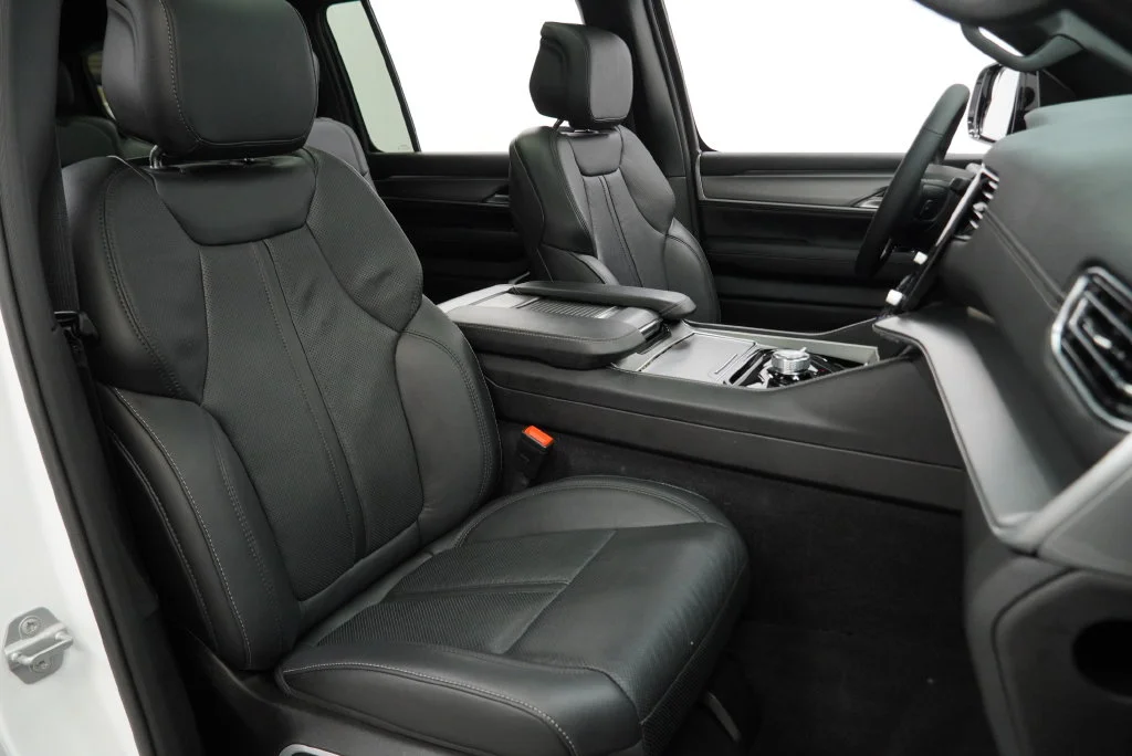 Used 2025 White Jeep Series II image 41