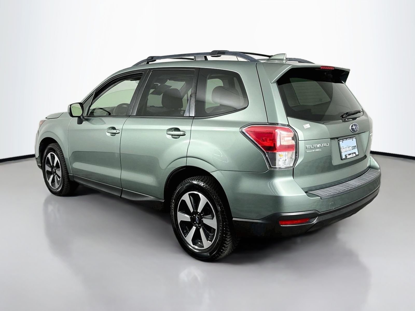 Used 2017 Jasmine Green Metallic Subaru 2.5i Premium image 5