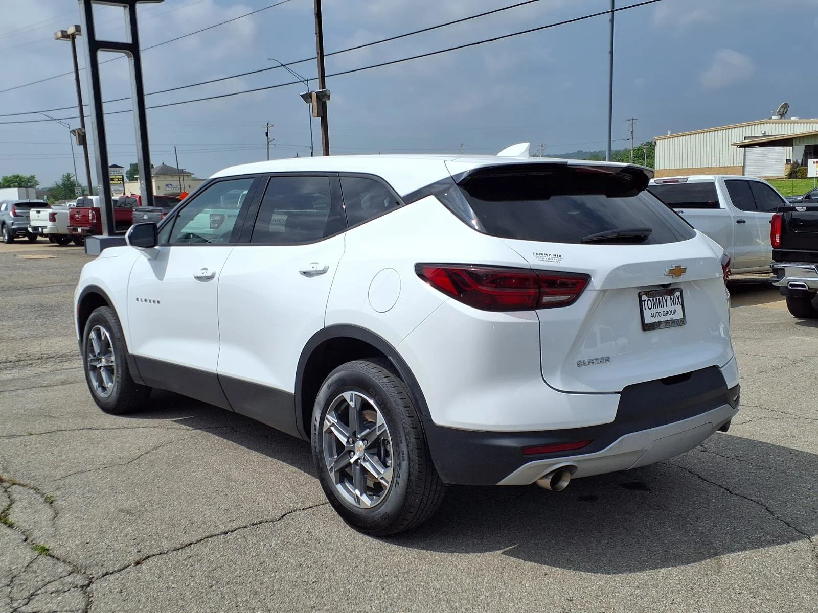 Used 2025 Summit White Chevrolet LT image 2