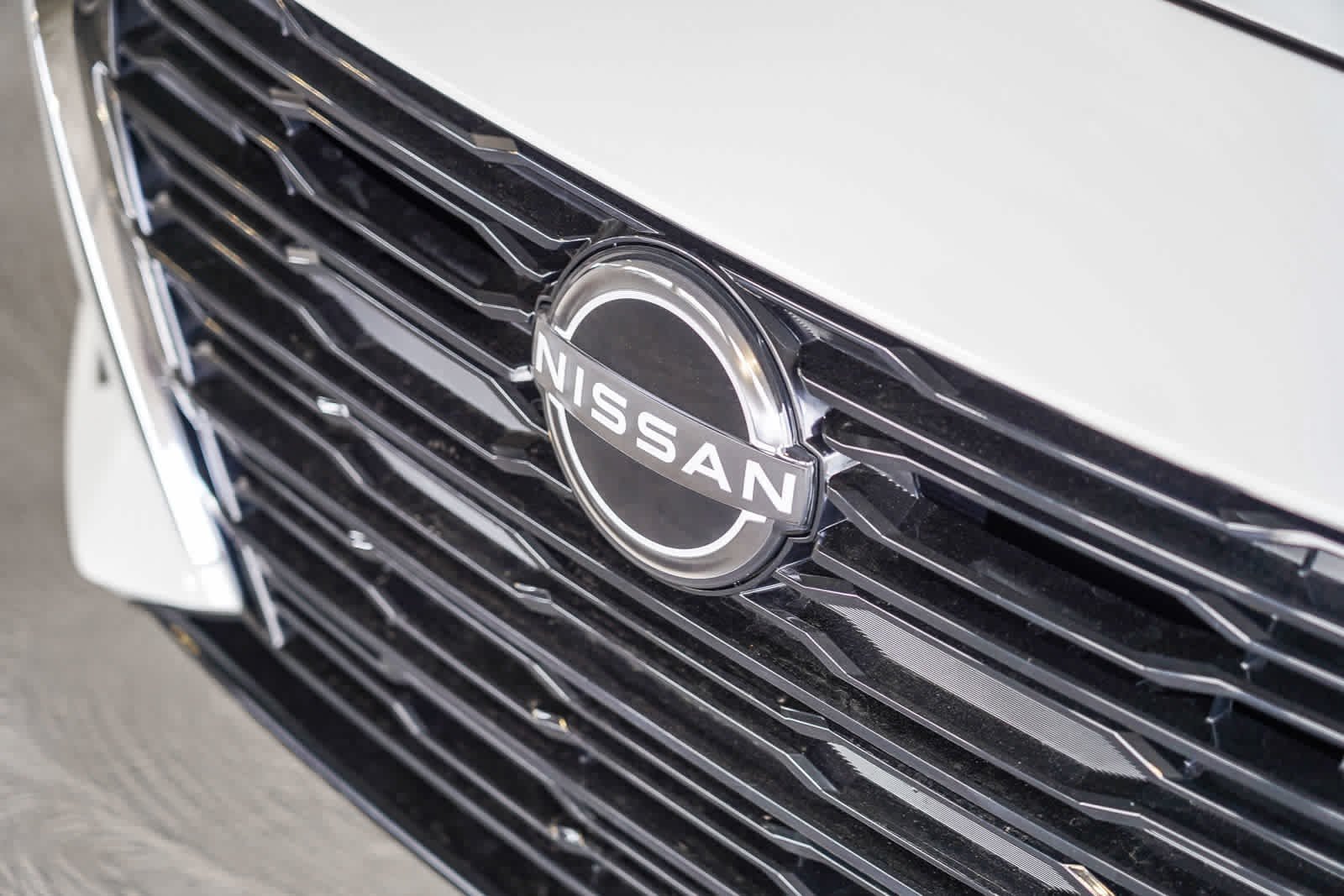 New 2025 Glacier White Nissan S image 2