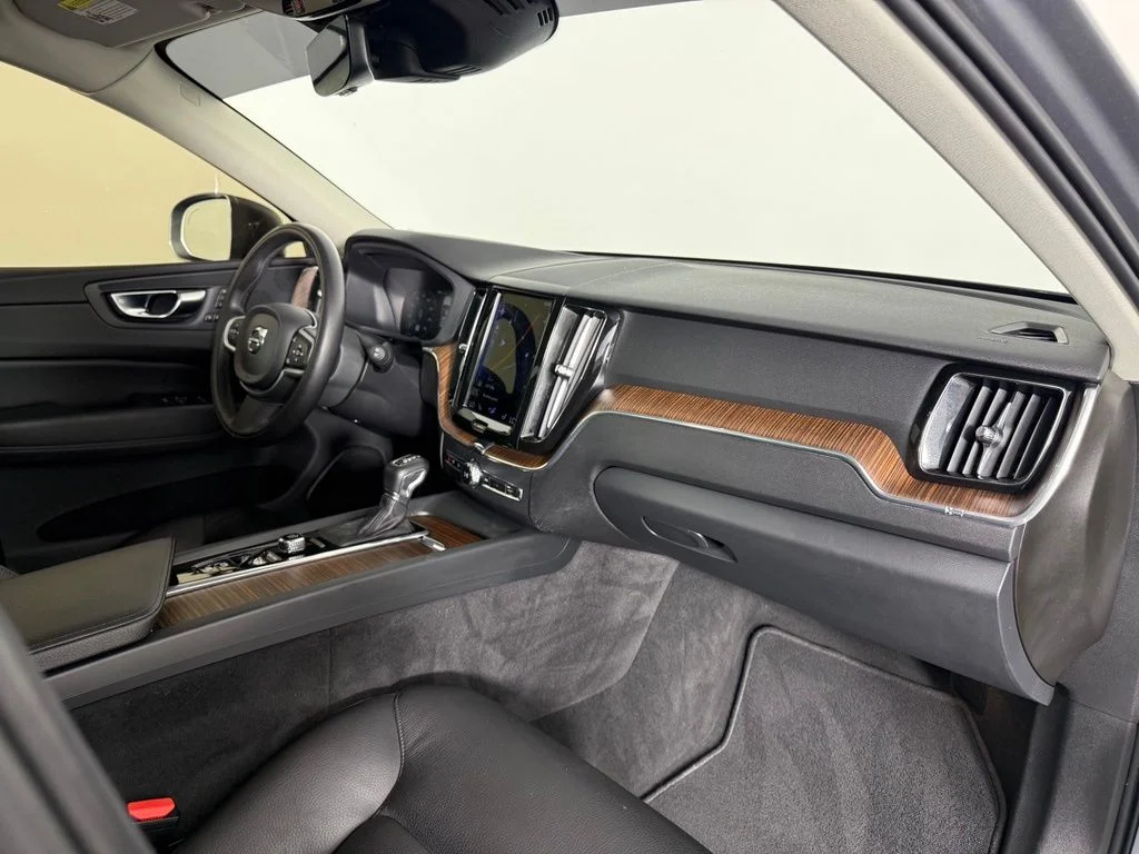 2021 Volvo XC60 Momentum - Photo 21