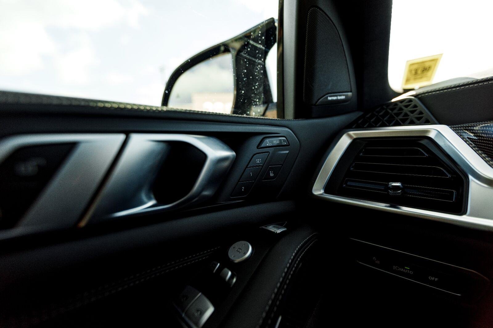 Used 2025 Skyscraper Grey Metallic BMW M60i image 35