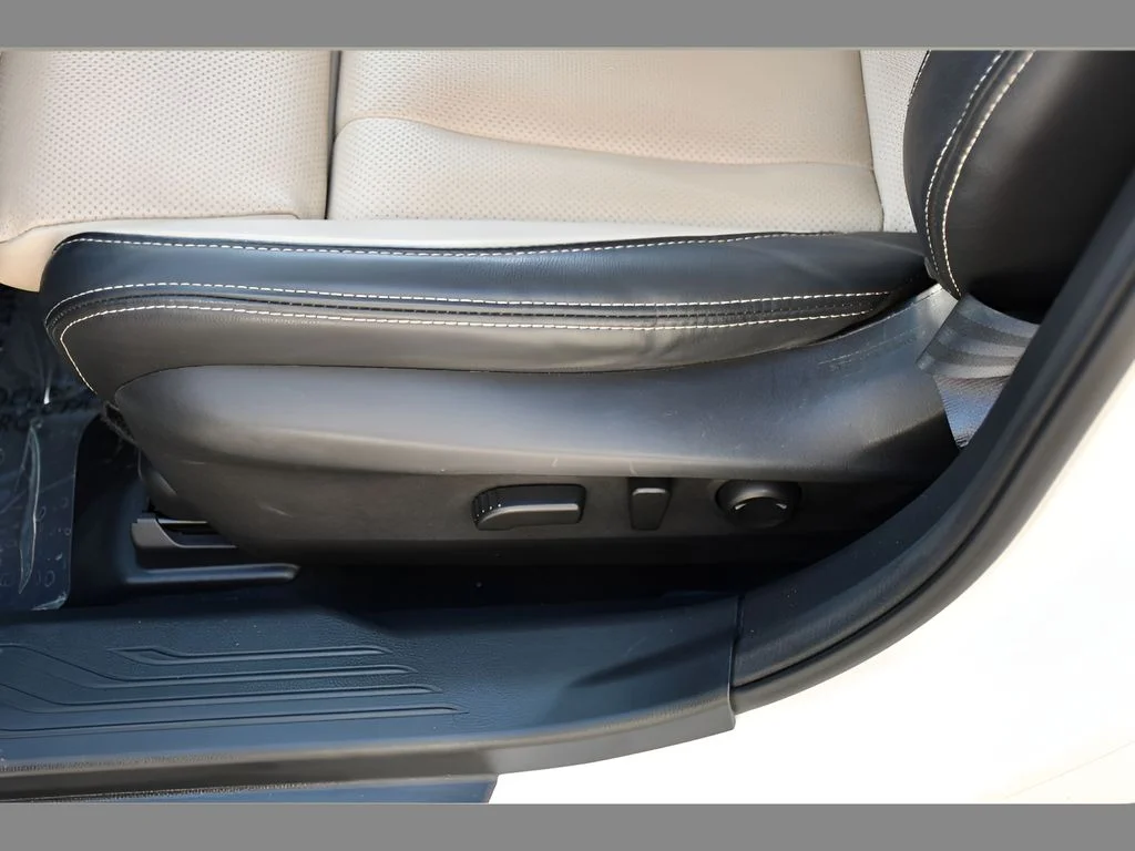 Used 2022 Crystal White Pearl Subaru Limited image 35
