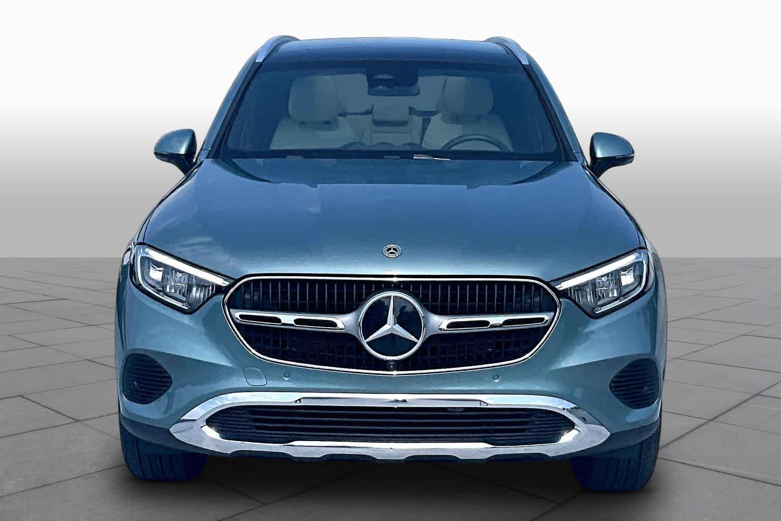 Used 2026 Verde Silver Metallic Mercedes-Benz GLC 300 image 4