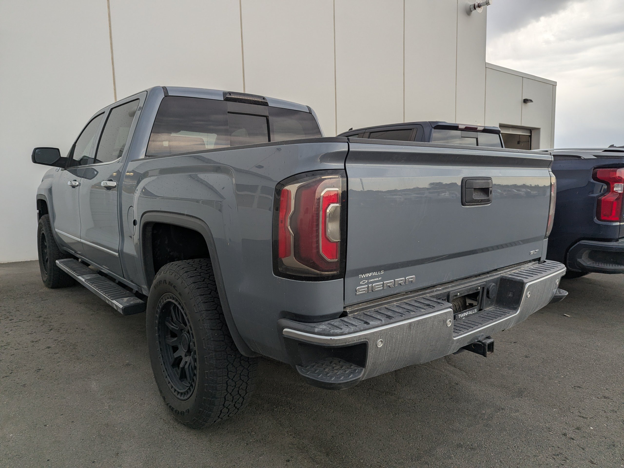 Used 2016 LIGHT STEEL GRAY METALLIC GMC SLT image 6