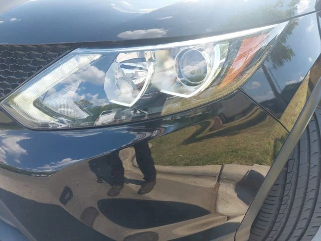 Used 2017 Black Nissan SL image 29