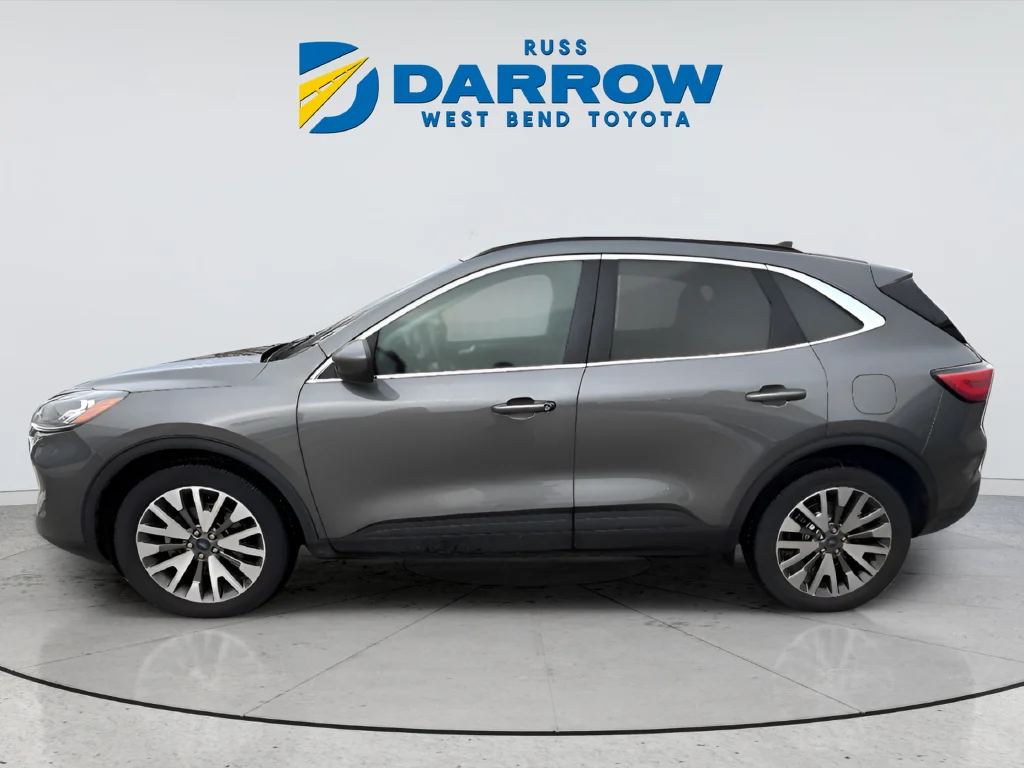Used 2022  Ford Titanium image 2